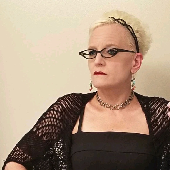 Meet your Posher, Denilee - Picture 1 of 1